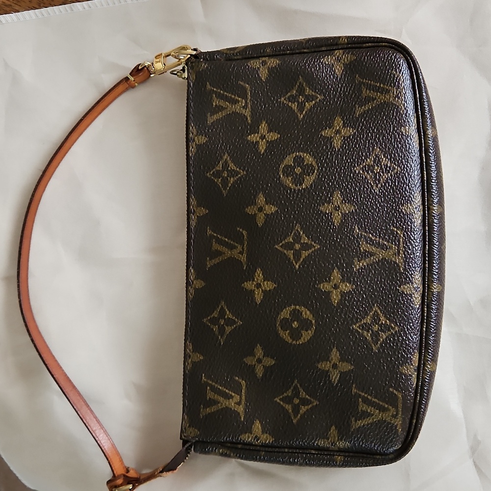 Authentic Vintage Louis Vuitton Pochette.